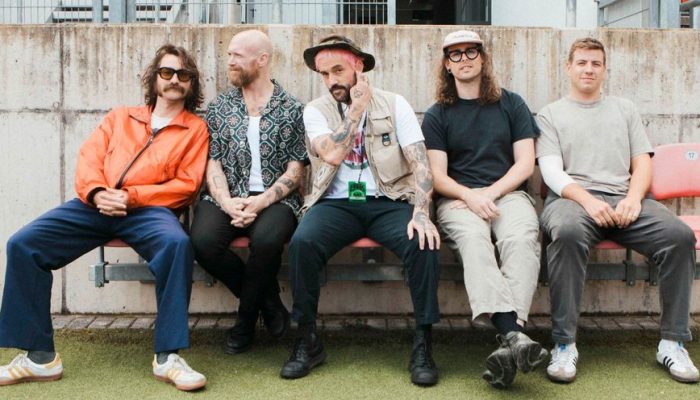 idles-foto-tom-ham_widelg.jpg