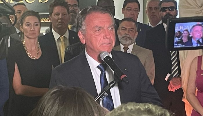 jair-bolsonaro-exposicao-holocausto-camara-foto-gazeta-do-povo.jpg