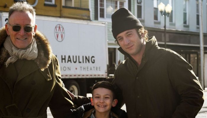 jeremy-allen-white-e-bruce-springsteen_widelg.jpg