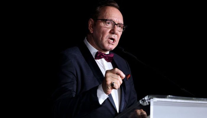 kevin-spacey-faz-discurso-emocionado-em-cannes-apos-ser-inocentado-por-agressao-sexual-2216147972_wi.jpeg