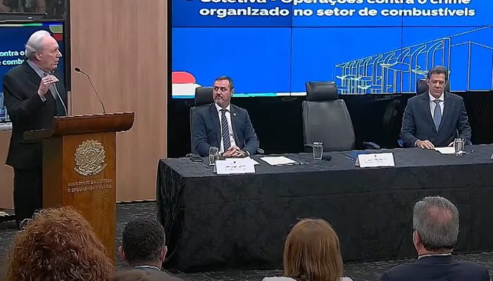 lewandowski-com-haddad-coletiva-operacao-pcc-foto-reproducao-youtube-mj.jpg
