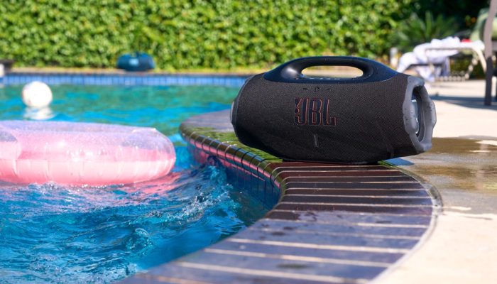 ls-jbl-boombox4-lifestyle-pool-dsc08335-x1-1-.jpg ls-jbl-boombox4-lifestyle-pool-dsc08335-x1-1-.jpg