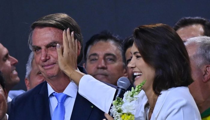 michelle-diz-que-jair-bolsonaro-esta-ha-seis-dias-sem-solucos.jpg