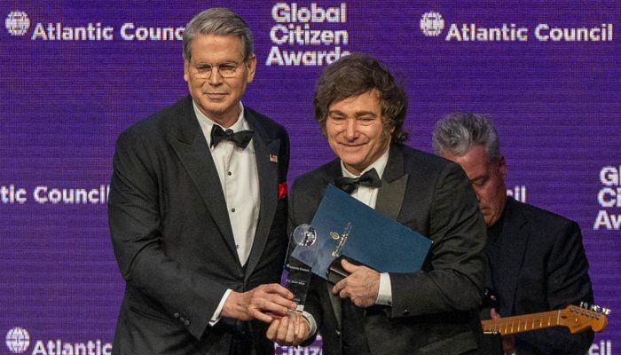 milei.premio.jpg milei.premio.jpg
