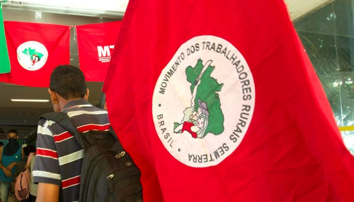 mst.abril_.vermelho.jpg mst.abril_.vermelho.jpg