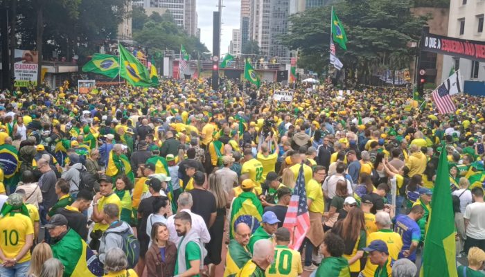 multidao-toma-conta-da-avenida-paulista-2-rodri-terra.jpg multidao-toma-conta-da-avenida-paulista-2-rodri-terra.jpg