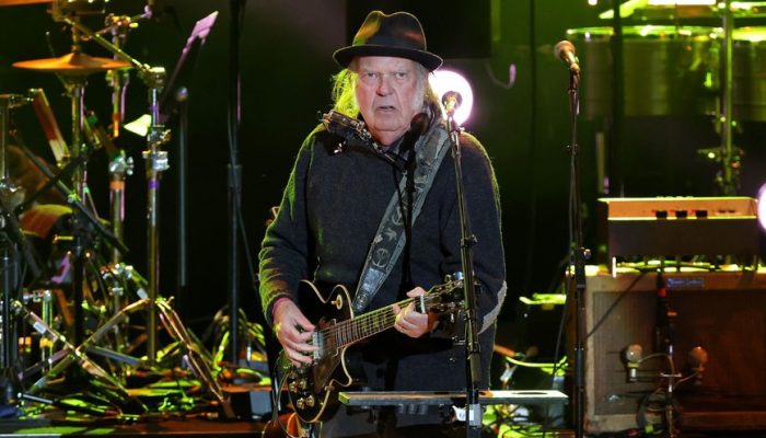 neil-young-2025-foto-kevin-winter-getty-images-2212180413_widelg.jpg