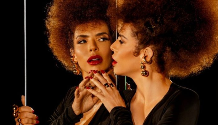 novo-disco-todas-elas-sera-lancado-em-12-de-maio-e-apresenta-as-multiplas-facetas-da-cantora_widelg.jpeg novo-disco-todas-elas-sera-lancado-em-12-de-maio-e-apresenta-as-multiplas-facetas-da-cantora_widelg.jpeg