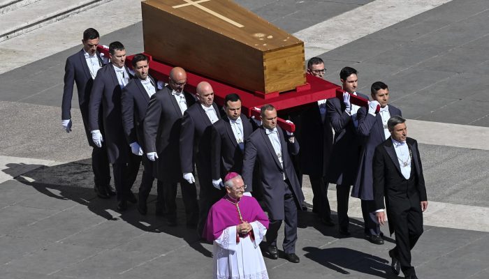 papa-funeral-rogito.jpg