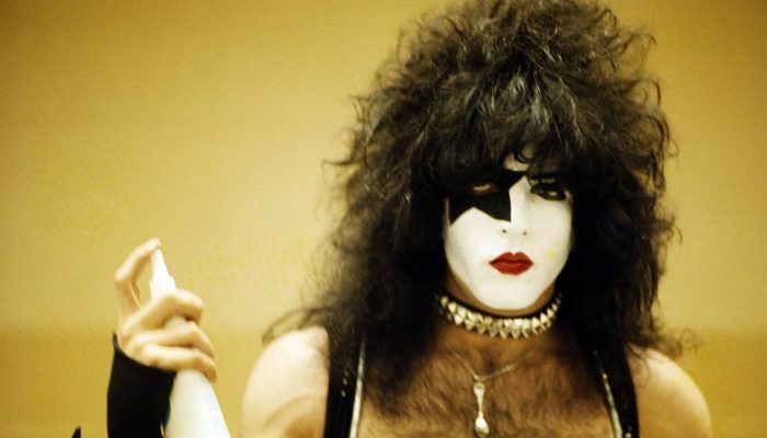 paul-stanley-kiss-1977-foto-michael-putland-getty-images_widelg.jpg