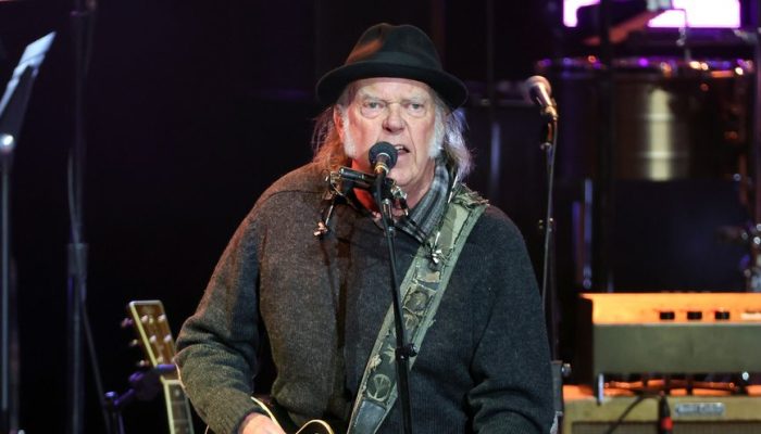 por-que-neil-young-proibiu-transmissao-de-show-no-glastonbury2212328414_zl190553191_widelg.jpg por-que-neil-young-proibiu-transmissao-de-show-no-glastonbury2212328414_zl190553191_widelg.jpg