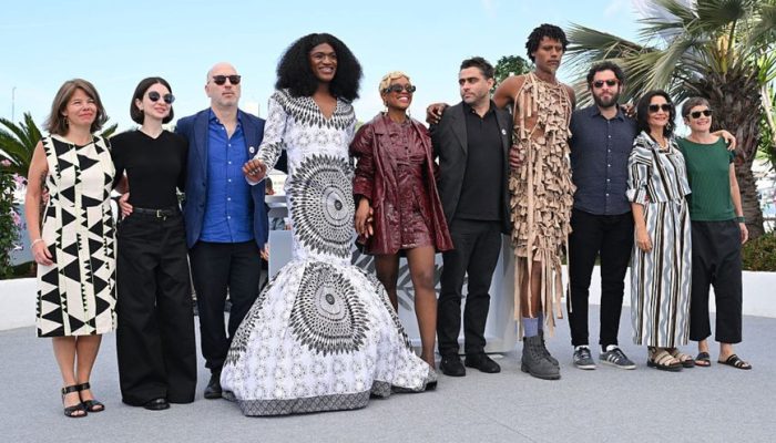 produtora-define-o-riso-e-a-faca-como-raro-e-precioso-apos-estreia-em-cannes-2215702021_widelg.jpg produtora-define-o-riso-e-a-faca-como-raro-e-precioso-apos-estreia-em-cannes-2215702021_widelg.jpg