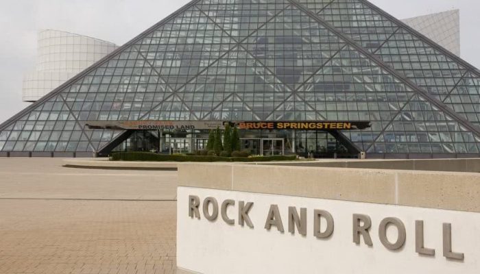rock-and-roll-hall-of-fame-museum-foto-george-rose-getty-images_widelg.jpg
