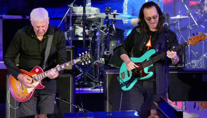 rush-alex-lifeson-geddy-lee-2022-foto-Kevin-Mazur-Getty-Images-for-Comedy-Central-1414175263.jpg