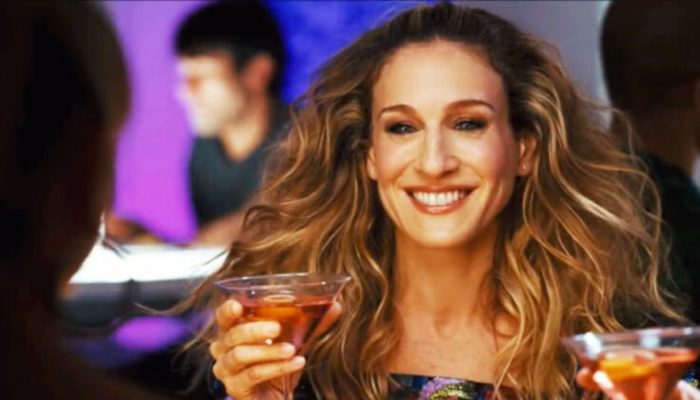sarah-jessica-parker-so-tomou-um-cosmopolitan-de-verdade-depois-do-fim-de-sex-and-the-city_widelg.jp_.jpeg