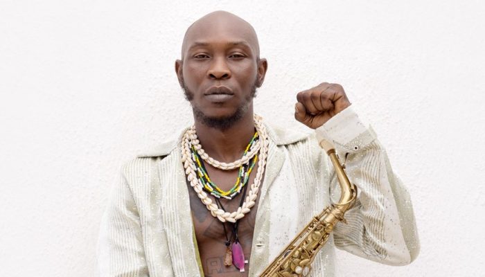 seun-kuti-filho-de-fela-kuti-confirma-turne-no-brasil-saiba-mais_ts185635666_widelg.jpg