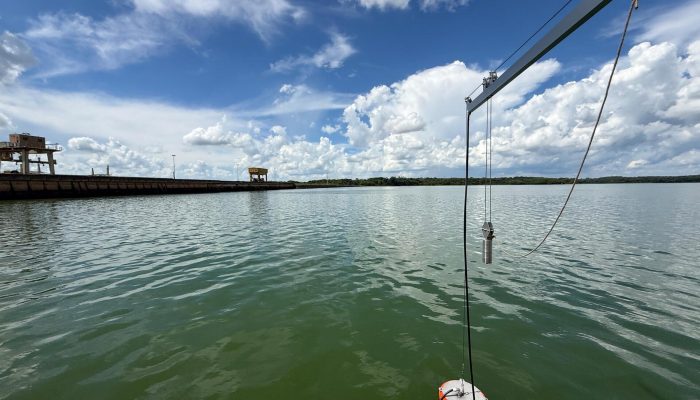 sonda-automatica-da-cetesb-em-reservatorio-paulista-mar-26.jpg