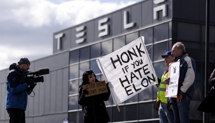 tesla-protesto-250331.jpg