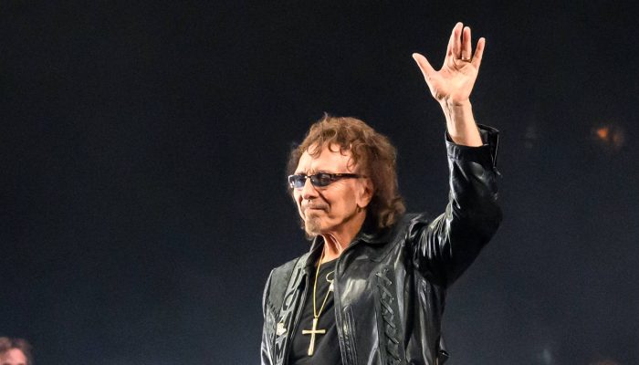 tony-iommi-black-sabbath-2023-foto-Katja-Ogrin-Getty-Images-1697854475.jpg